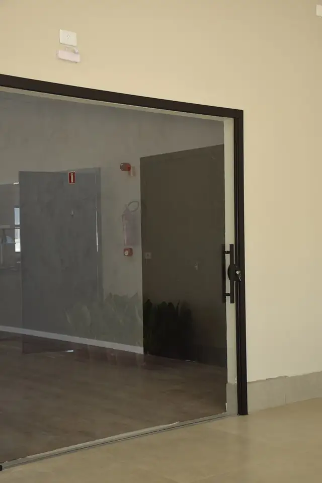 Porta de vidro com fechadura